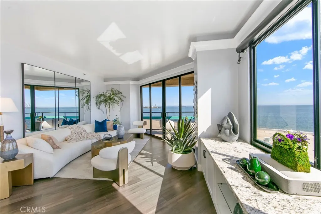 Projection Television, a must have in this property.