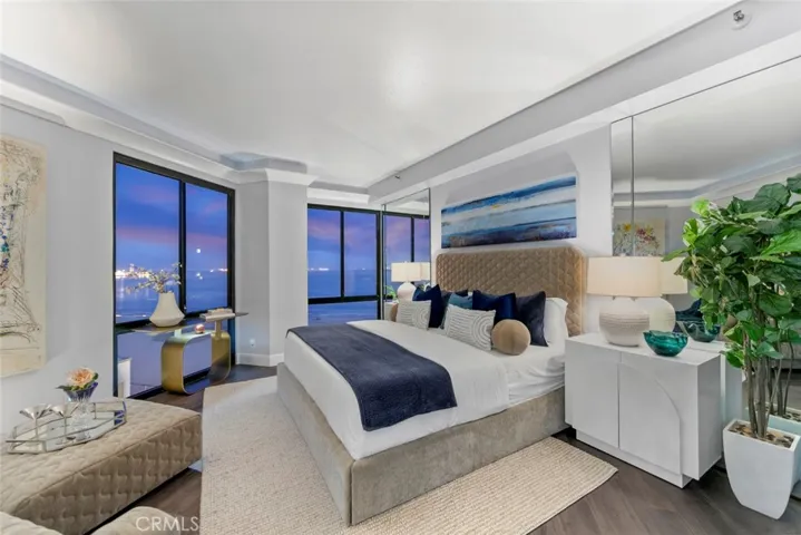 A primary ensuite fit for celebrities at twilight!