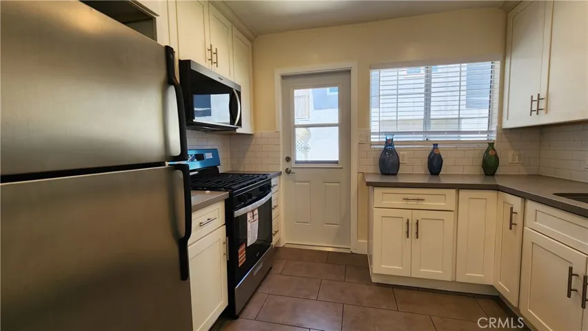 18009 Bullock Street, Encino, California 91316