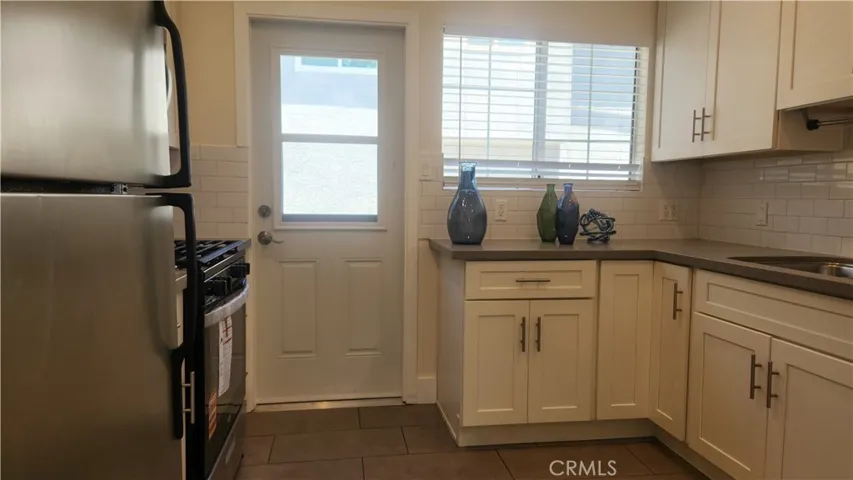 18009 Bullock Street, Encino, California 91316