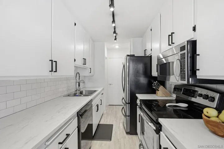 4600 Lamont 212, San Diego, California 92109