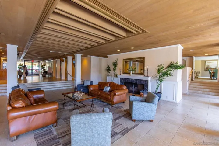 4600 Lamont 212, San Diego, California 92109