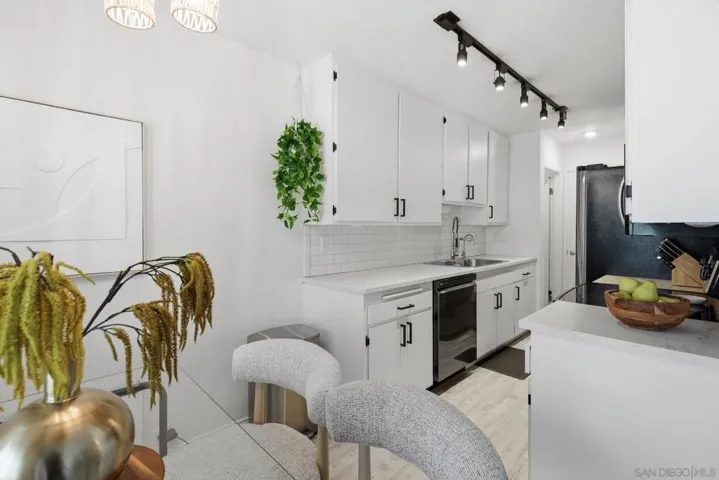 4600 Lamont 212, San Diego, California 92109