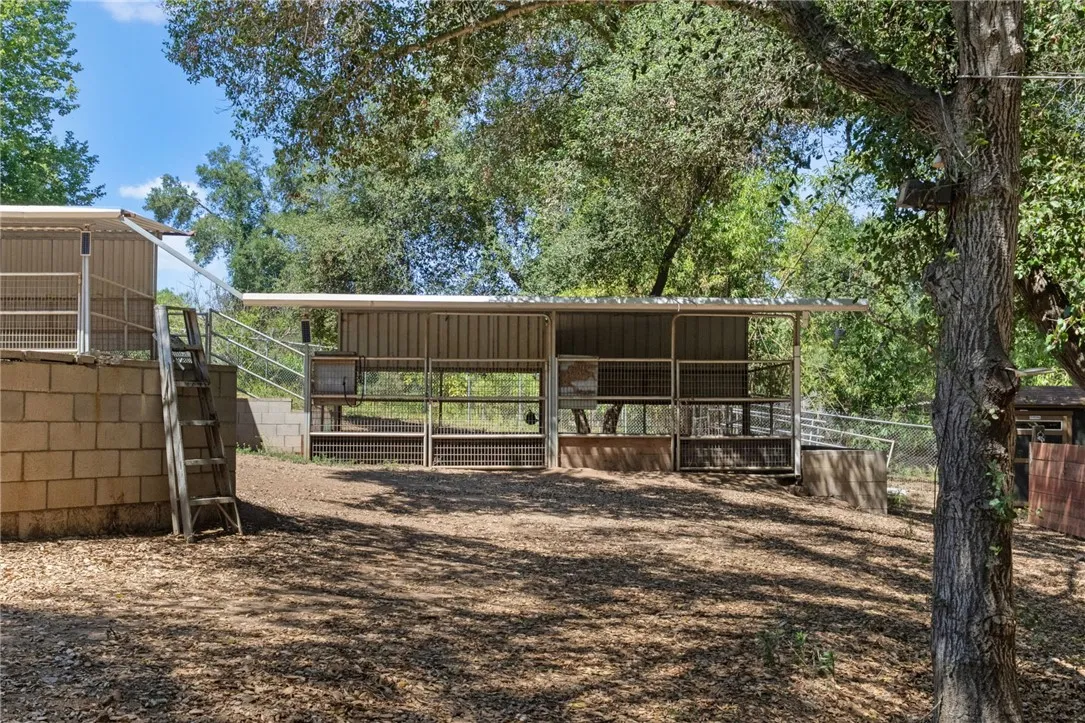22 horse stalls 22 horse stalls