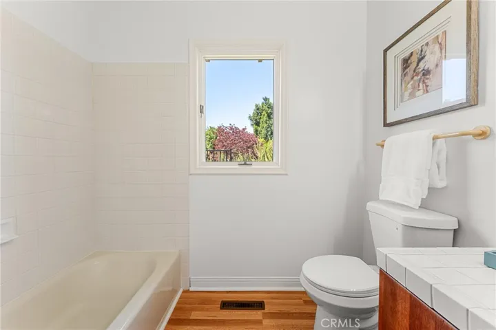 HALLBATH