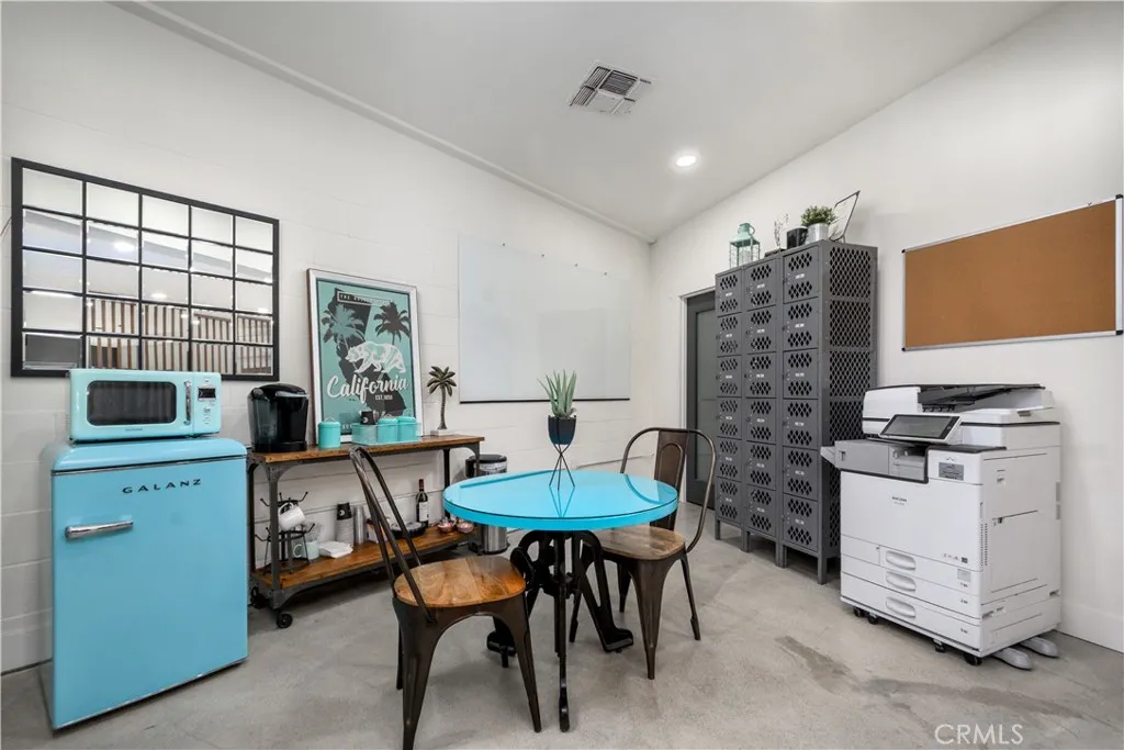 Break Area / Workspace 4