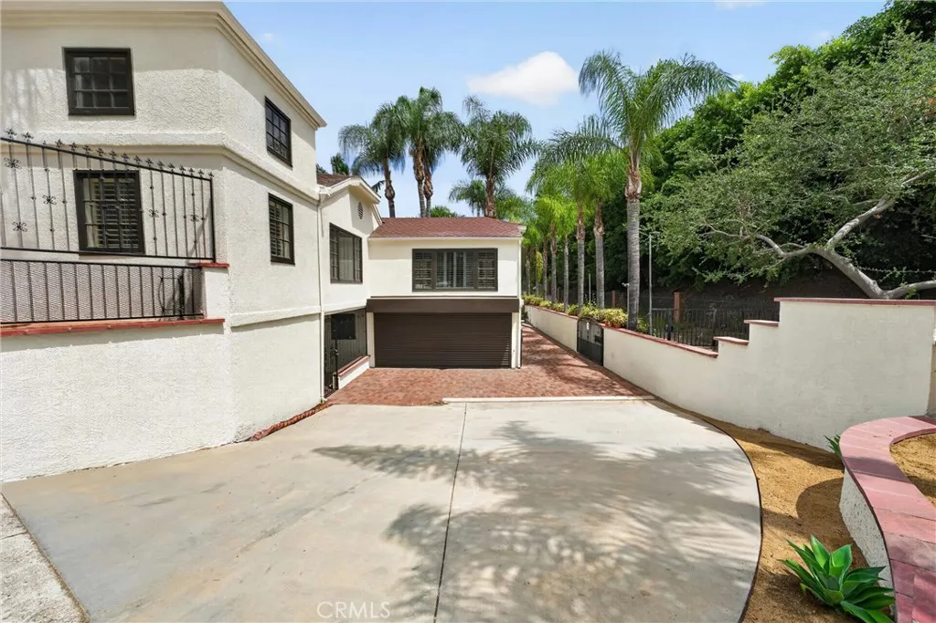 Private Gated Feel with Endless Potential