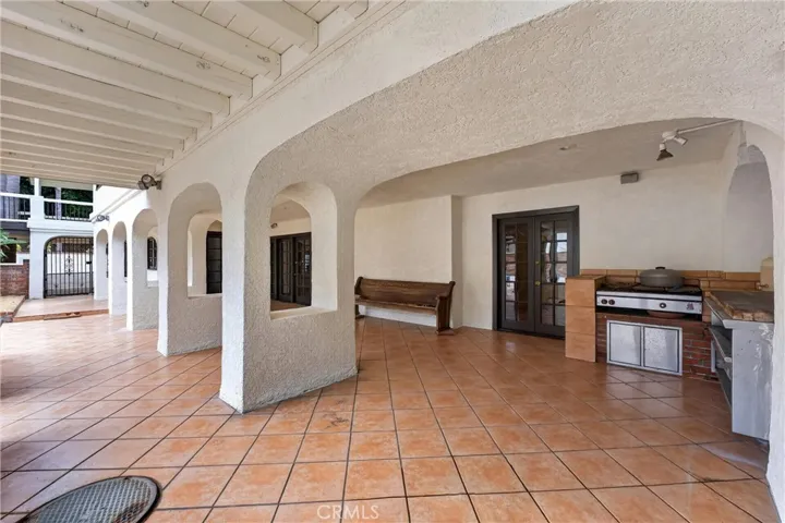 Built-In BBQ Entertainment Space