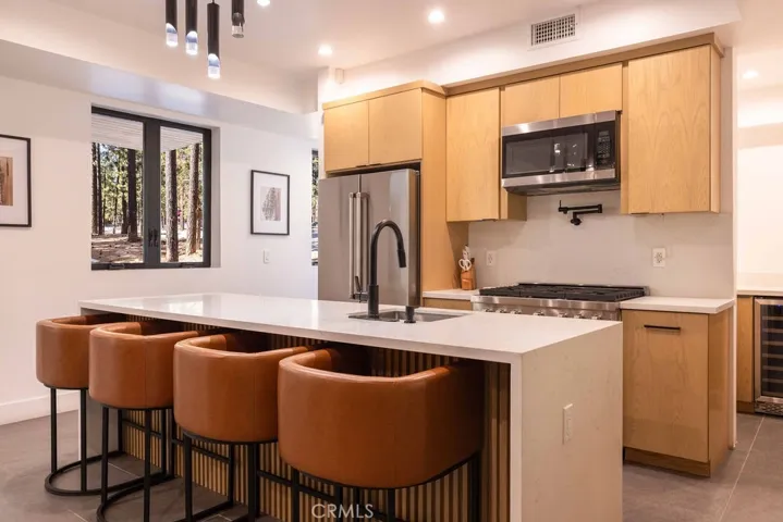 42421 Evergreen Drive, Big Bear Lake, California 92315