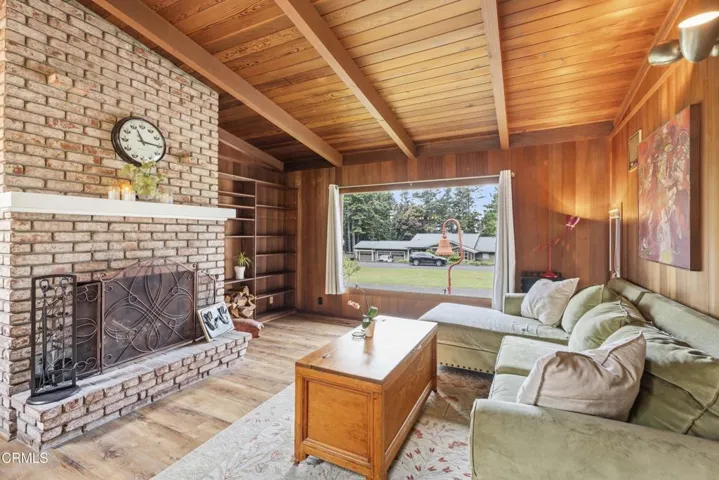 LIVING ROOM WITH FIREPLACE