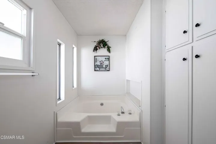 Luxurious Tub!