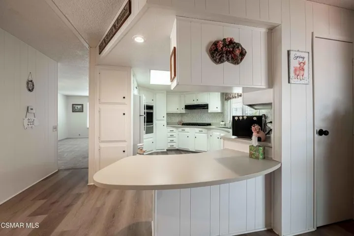 Kitchen Breakfast Bar