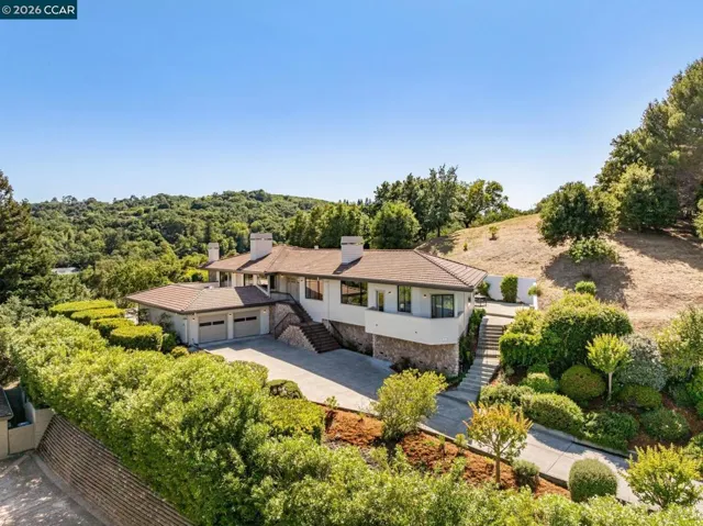 Long Private Drive off Tanglewood Lane