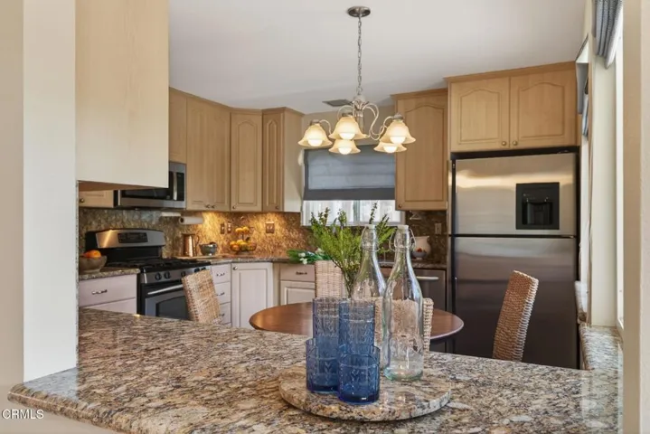 42-web-or-mls-UpmarketMedia-2548Uki-165