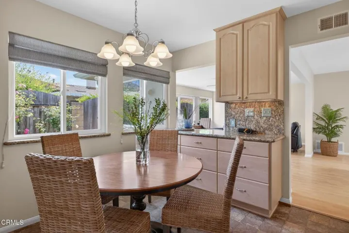 49-web-or-mls-UpmarketMedia-2548Uki-188