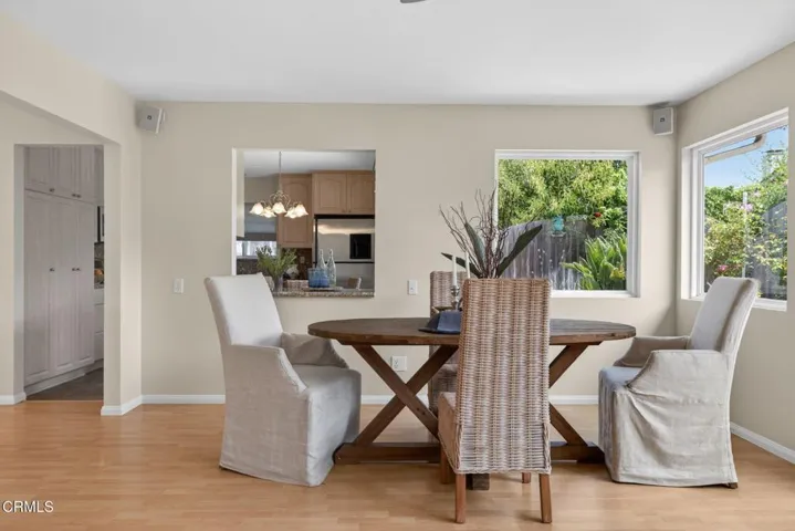 38-web-or-mls-UpmarketMedia-2548Uki-152