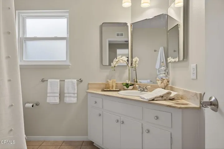 69-web-or-mls-UpmarketMedia-2548Uki-058