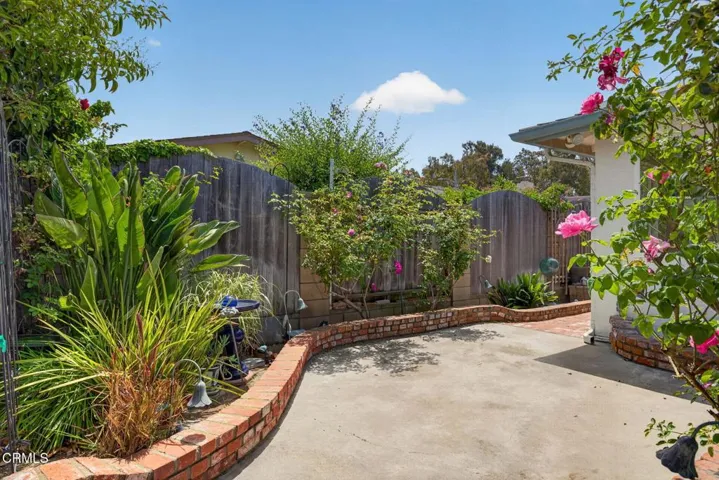 86-web-or-mls-UpmarketMedia-2548Uki-205