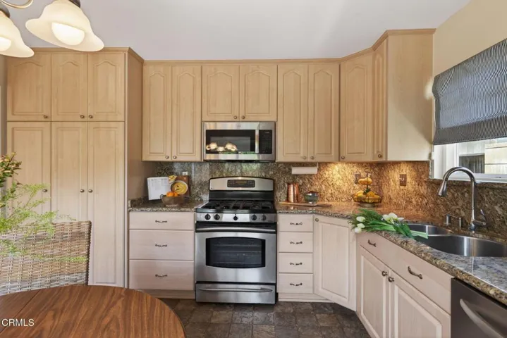 47-web-or-mls-UpmarketMedia-2548Uki-178