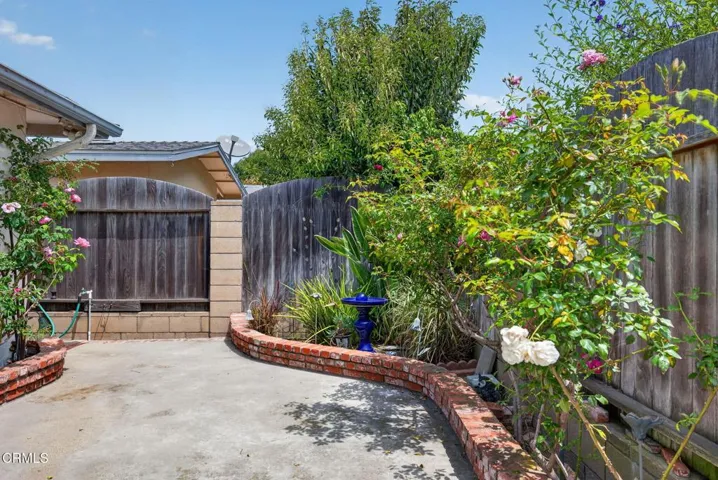 85-web-or-mls-UpmarketMedia-2548Uki-202