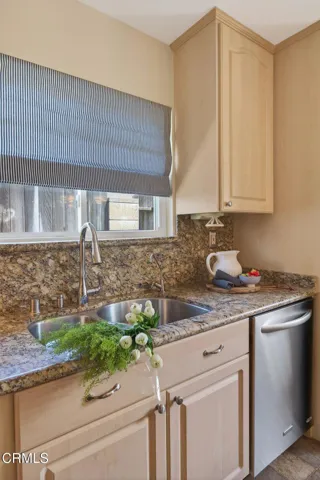 46-web-or-mls-UpmarketMedia-2548Uki-176