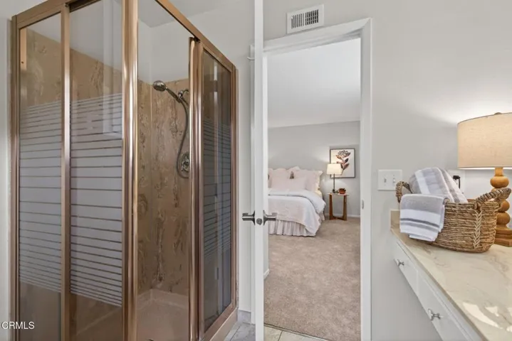 65-web-or-mls-UpmarketMedia-2548Uki-048