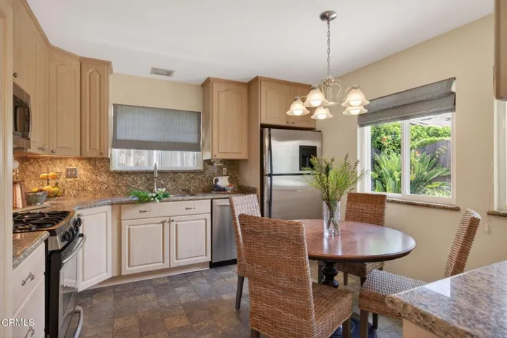 43-web-or-mls-UpmarketMedia-2548Uki-166
