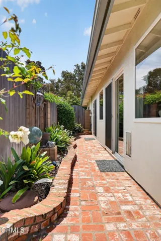 91-web-or-mls-UpmarketMedia-2548Uki-216