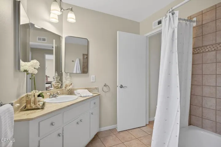 71-web-or-mls-UpmarketMedia-2548Uki-064
