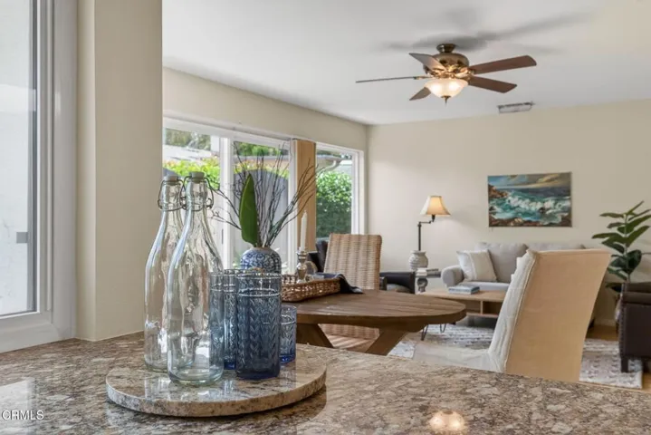 52-web-or-mls-UpmarketMedia-2548Uki-196