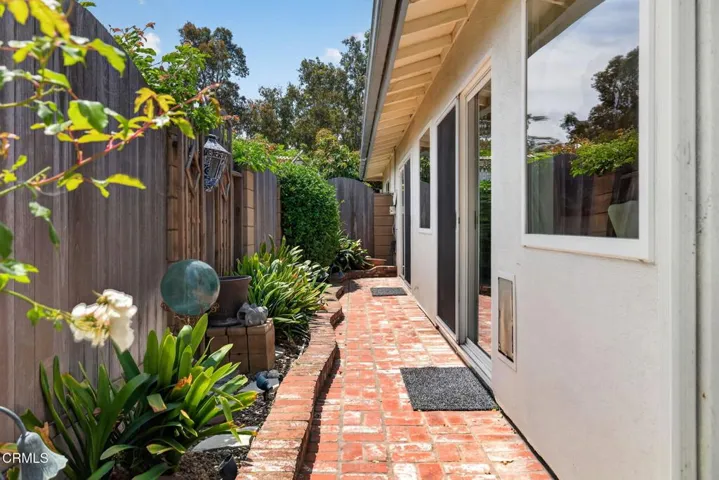 90-web-or-mls-UpmarketMedia-2548Uki-214