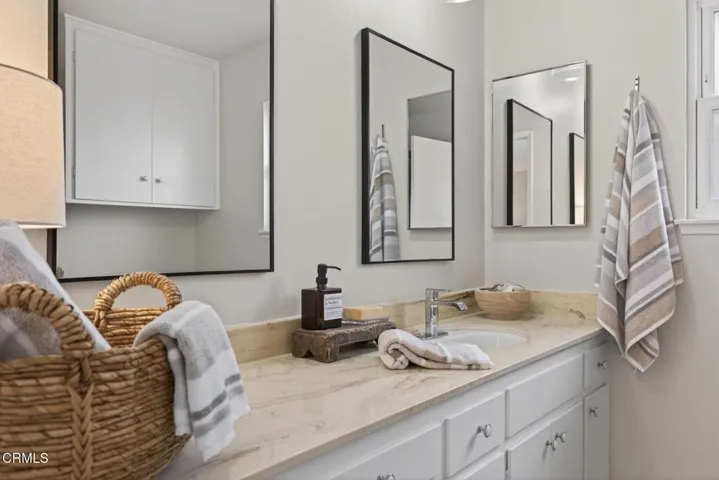 61-web-or-mls-UpmarketMedia-2548Uki-041