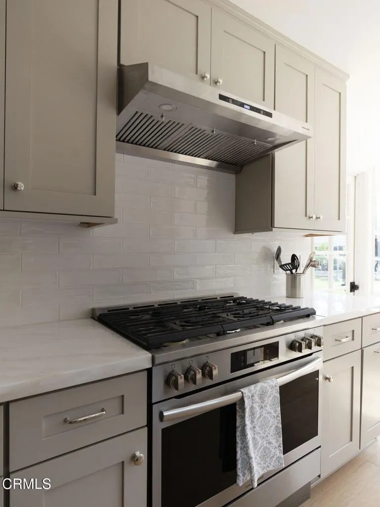 24-web-or-mls-2185 N Roosevelt Ave by Pi