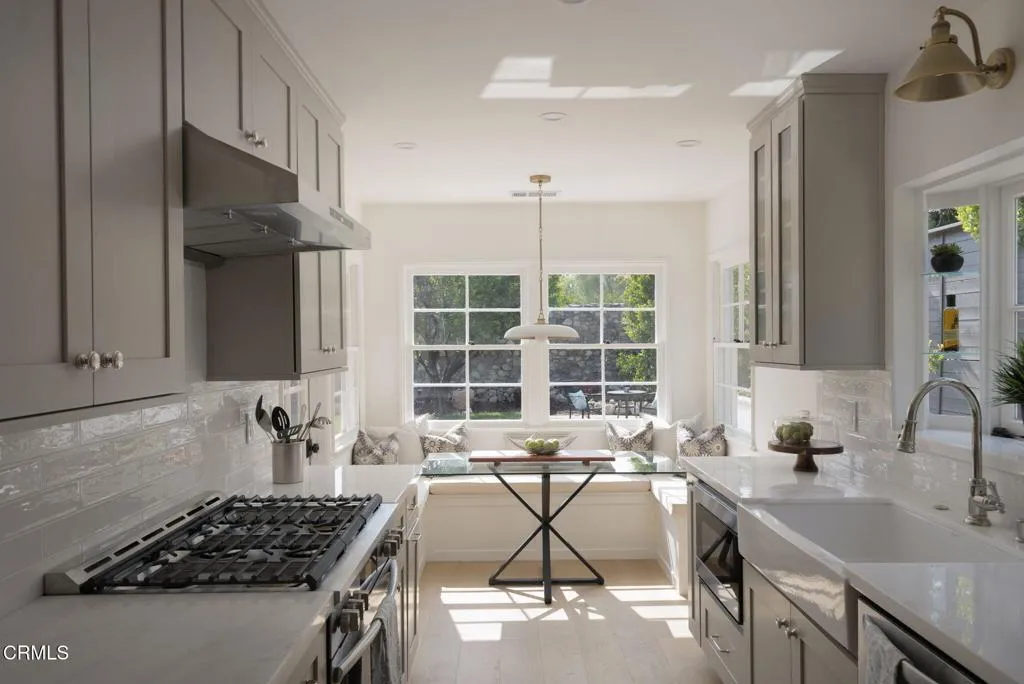 22-web-or-mls-2185 N Roosevelt Ave by Pi