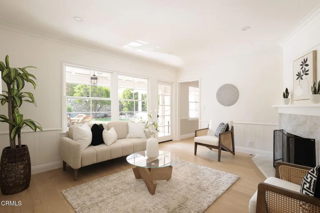 12-web-or-mls-2185 N Roosevelt Ave by Pi