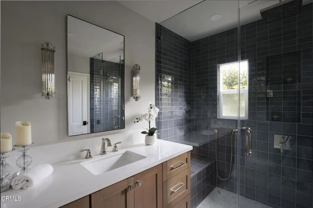 30-web-or-mls-2185 N Roosevelt Ave by Pi