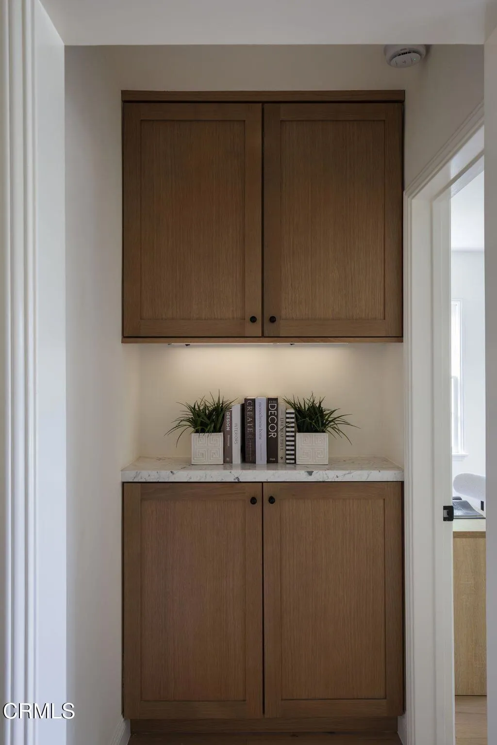 10-web-or-mls-2185 N Roosevelt Ave by Pi