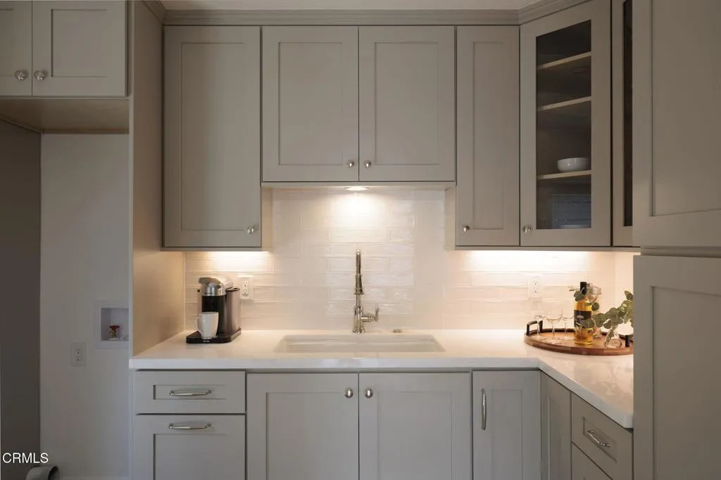 25-web-or-mls-2185 N Roosevelt Ave by Pi