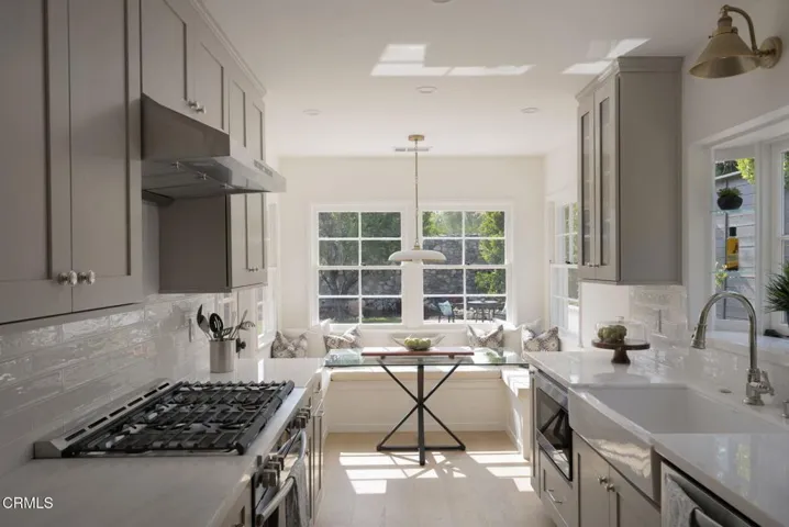 22-web-or-mls-2185 N Roosevelt Ave by Pi