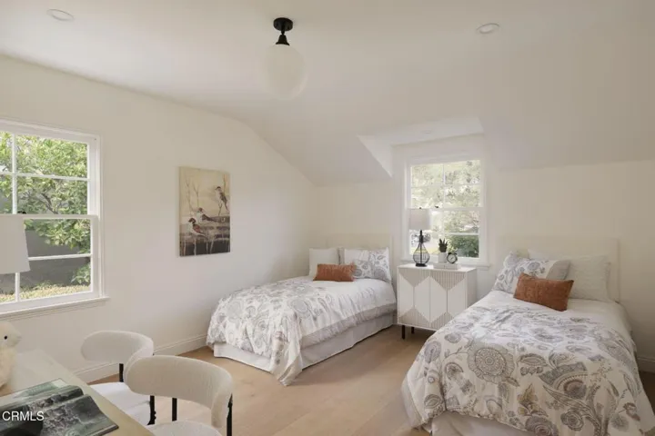 38-web-or-mls-2185 N Roosevelt Ave by Pi