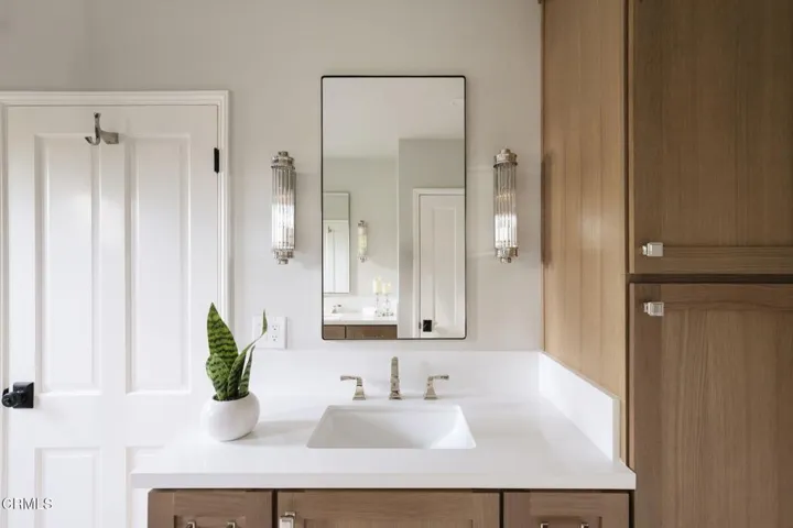 33-web-or-mls-2185 N Roosevelt Ave by Pi