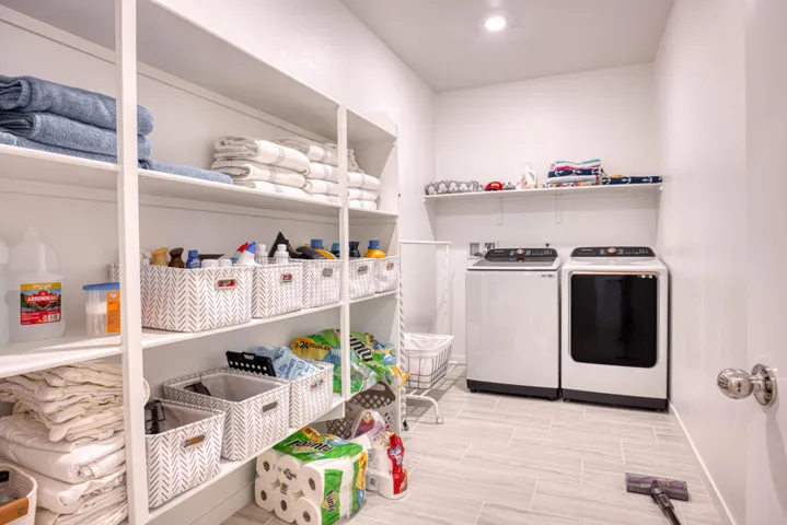 Pantry/Laundry