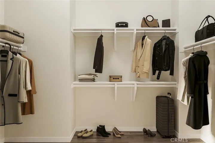 VIRTUALLY STAGED CLOSET