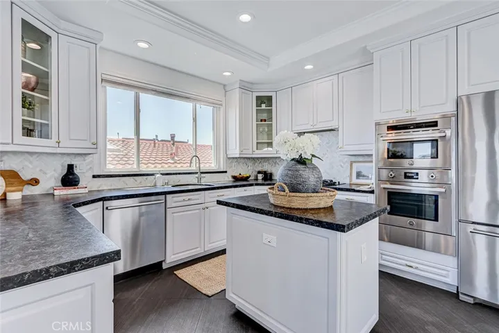 225 Rosecrans Place, Manhattan Beach, California 90266
