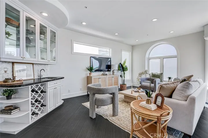 225 Rosecrans Place, Manhattan Beach, California 90266