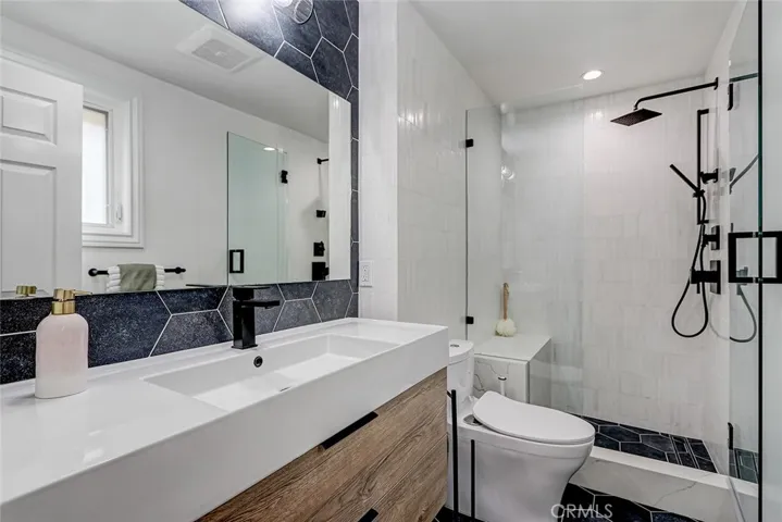 225 Rosecrans Place, Manhattan Beach, California 90266