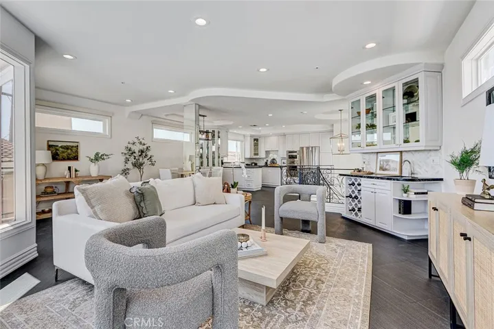 225 Rosecrans Place, Manhattan Beach, California 90266
