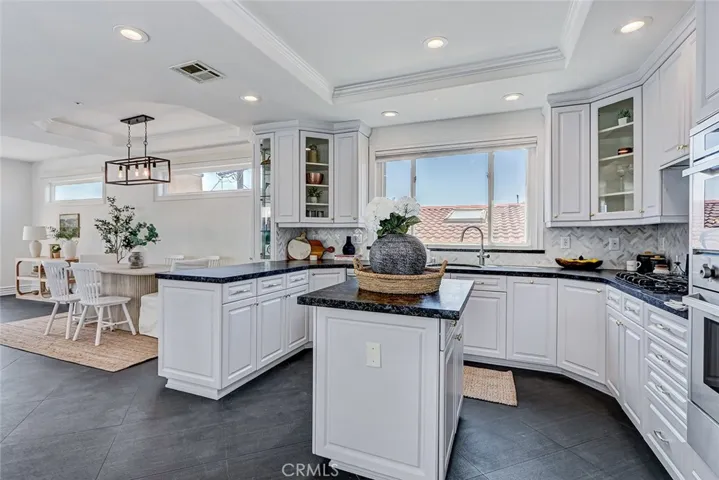 225 Rosecrans Place, Manhattan Beach, California 90266