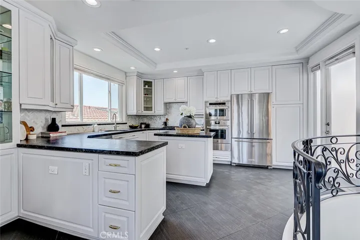 225 Rosecrans Place, Manhattan Beach, California 90266