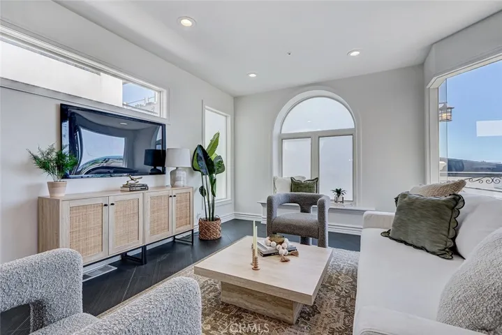 225 Rosecrans Place, Manhattan Beach, California 90266